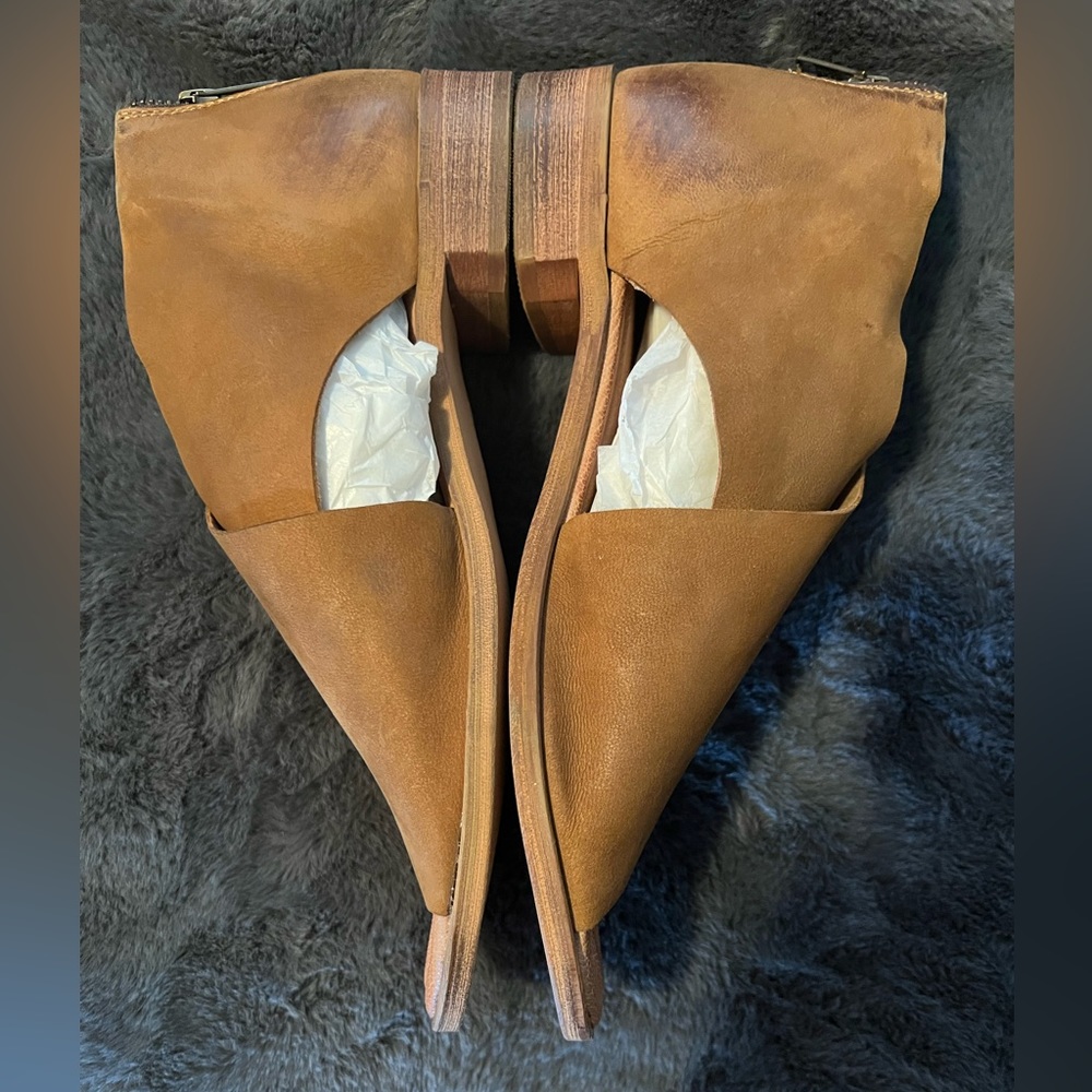 NWB Roan by Bedstu Sandals